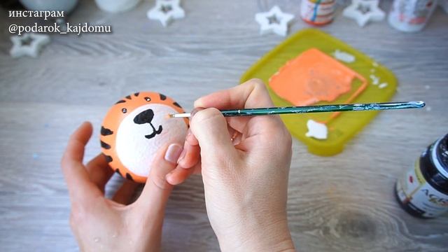Символ 2022 года тигр своими руками/ Новогодняя игрушка тигр из шара/tiger christmas tree toy смотреть онлайн