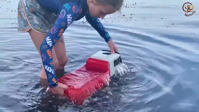 Самосвал, Грузовик и Красная Машина в песне и воде. Манкиту смотреть онлайн