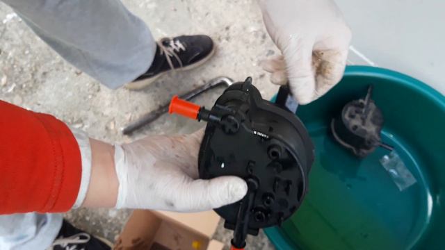 Peugeot 206 fuel filter 1.4HDI смотреть онлайн