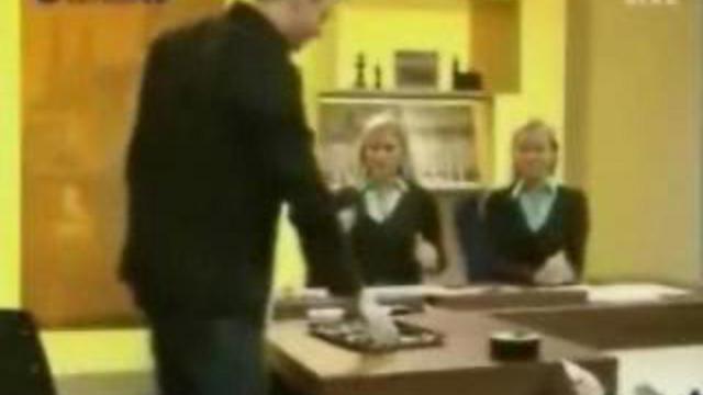 Пробил руку. Жестоко смотреть онлайн