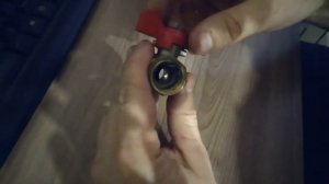 Почему шаровой кран не перекрывает воду ?