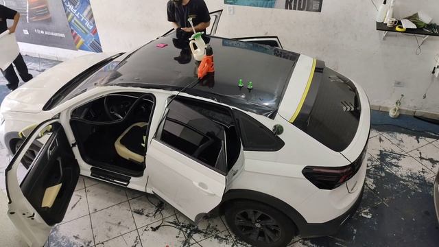 ENVELOPAMENTO NO TETO e RETROVISOR DO #Volkswagen #Nivus смотреть онлайн