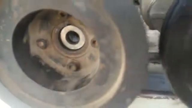 Troca do parafuso e arruela da polia do virabrequim Kia Bongo K2500 смотреть онлайн