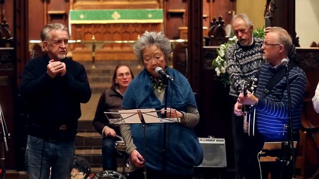 Adrienne Clarkson practises her tribute in song to Stompin' Tom смотреть онлайн