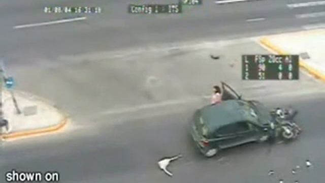 Женщина сбивает мотоциклиста смотреть онлайн