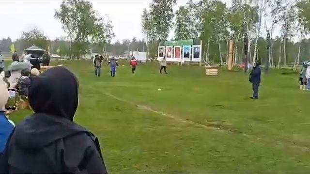 Кто теленка дальше пронесет, тот его и заберет😅 смотреть онлайн