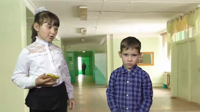 Дети играют в школу: Юлиана нашла ТЕЛЕФОН - ЧТО С НИМ ДЕЛАТЬ? смотреть онлайн