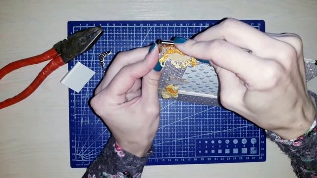 Как установить уголки. Как установить уголки на рамку. Скрапбукинг для начинающих смотреть онлайн