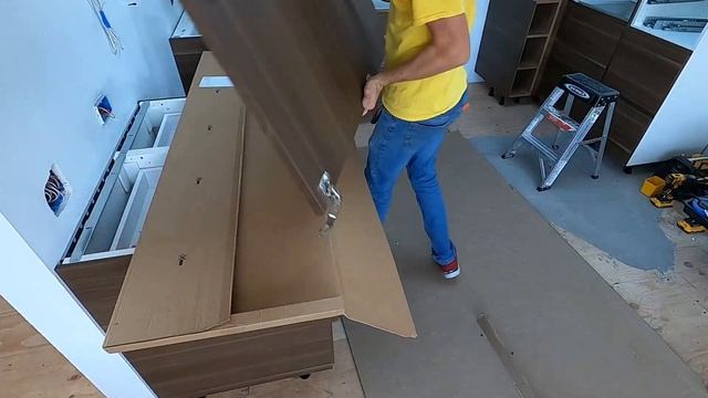 Ikea kitchen installation / VOXTORP walnut effect смотреть онлайн