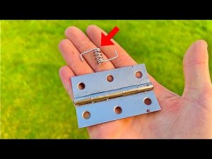 ЛАЙФХАК| КАК ВСТАВИТЬ ПРУЖИНУ В ДВЕРНУЮ ПЕТЛЮ!