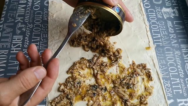 Отличная закуска. Лаваш+шпроты.