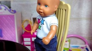 ЧТО В КОРОБКЕ?? УГАДАЙ ИЛИ ПРОИГРАЕШЬ?Катя и Макс веселая семейка! Смешные куклы Барби Даринелка