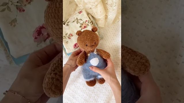 Обзор вязаного мишки🥰 смотреть онлайн