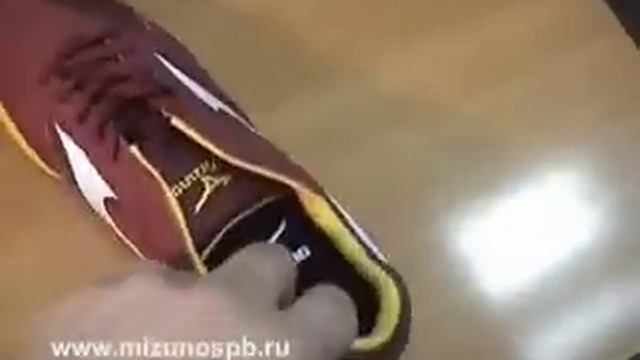 Футбольные бутсы MIZUNO Futbol Sala 3 смотреть онлайн