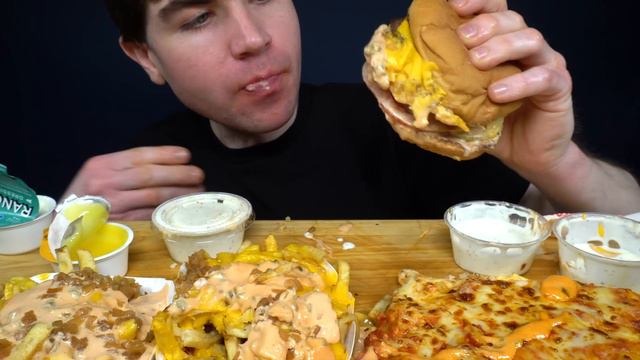 ASMR MUKBANG ANIMAL STYLE IN-N-OUT DOUBLE BURGERS EXTRA CHEESE PIZZA & FRIES | WITH CHEESE & RANCH смотреть онлайн