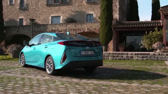 2017 Toyota Prius Plug-in Hybrid (EU spec) смотреть онлайн