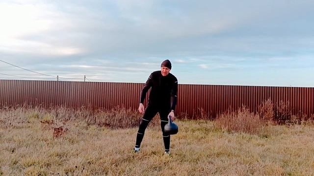 Проработай низ спины и ловкость одним упражнением. Work your lower back and agility in one exercise смотреть онлайн