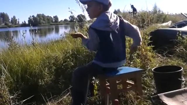 юный рыбак Миша 5 лет смотреть онлайн