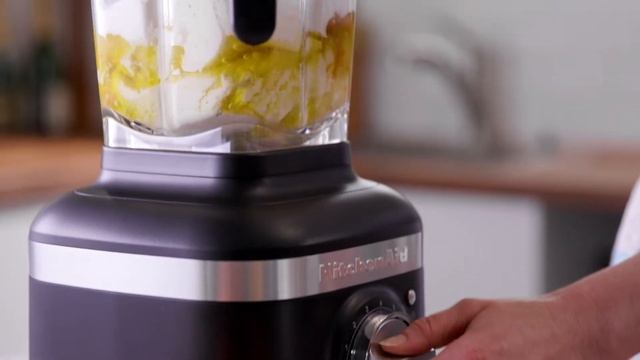 Mini citrus upside down cakes using the KitchenAid K400 Blender смотреть онлайн