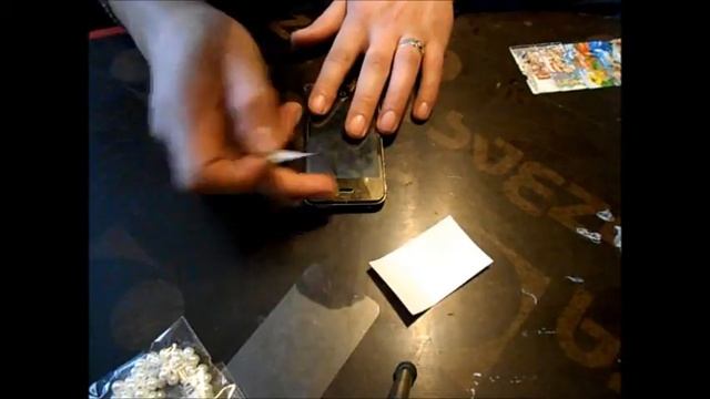 клеим защитное стекло на телефон смотреть онлайн