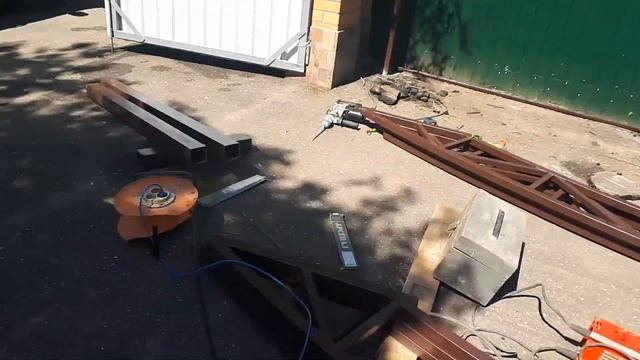 Установка автомобильного навеса.