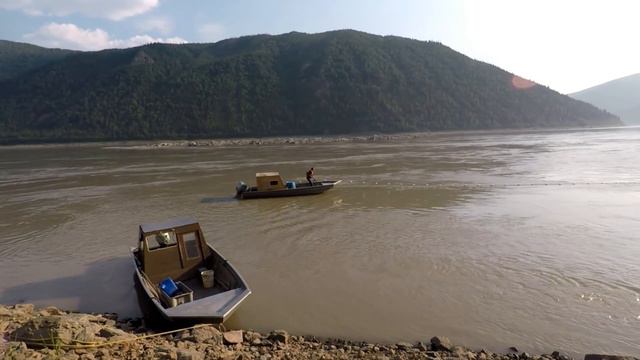 How Joe and Sam Set Their Fishnet at Rampart Rapids on the Yukon River - Stan Zuray смотреть онлайн
