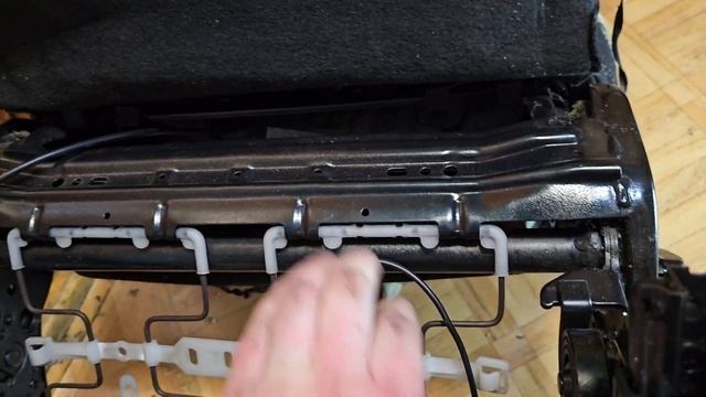 Как разобрать сидение Citroën C4 Coupe. И что можно найти внутри сидения) #жиза #shyxarik