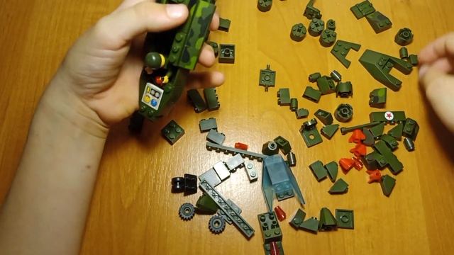 Сборка военного самолёта из конструктора Lego. смотреть онлайн