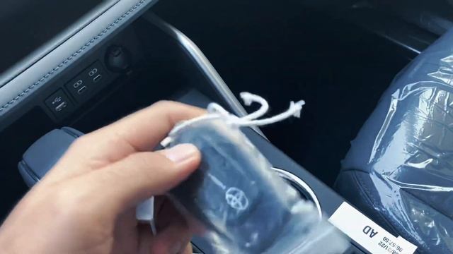 Лучше HYUNDAI PALISADE, 2022 Toyota HIGHLANDER GLE 2.5L Hybrid смотреть онлайн