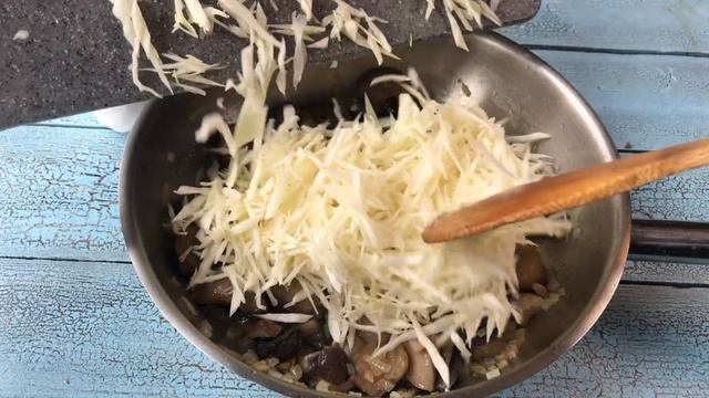 ? Жареная капуста с грибами (на сковороде) — видео рецепт смотреть онлайн