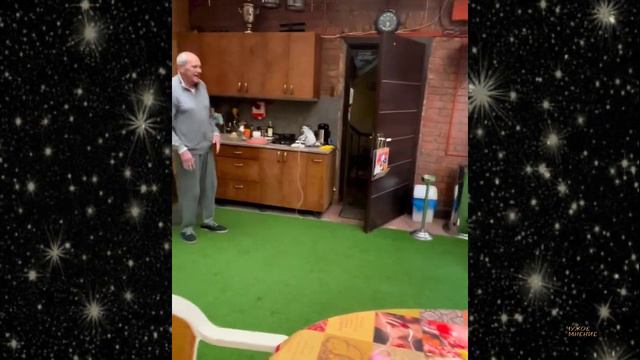 Эммануил Виторган показала младшую дочь от Ирины Млодик в модном костюме оттенка лосося смотреть онлайн