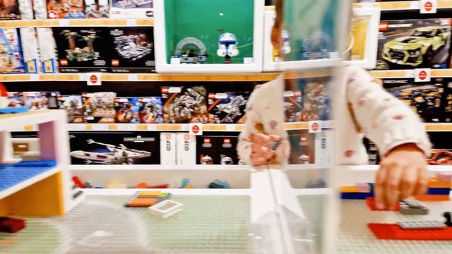 🎅Игровая комната ЛЕГО⭐Семейный ВЛОГ🎄Соня выбирает крутые ПОДАРКИ 🎀👑 смотреть онлайн