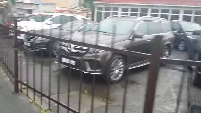 Женевский автосалон посреди Подола (Geneva Motor Show in the midst of Podil) смотреть онлайн
