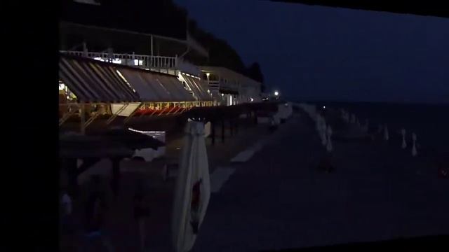 Лазаревское вечер на берегу и в парке