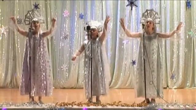 "Зима красавица" - исп. Дина Френкель, Габи Фридлянд и Ева Персук смотреть онлайн