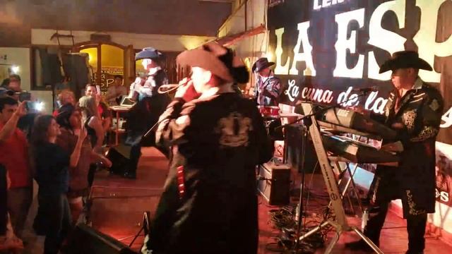 Bailando La Cumbiambera De Los Lumaquinos Alegres Con Ninoska - Roxana Y Los Huasos Fachinys