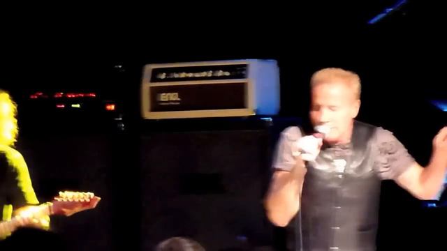 UFO British Band Live! THIS KIDs & Vinnie Moore Le TRABENDO PARIS 2010 смотреть онлайн