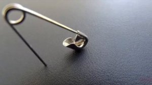 Как использовать булавку от сглаза и порчи