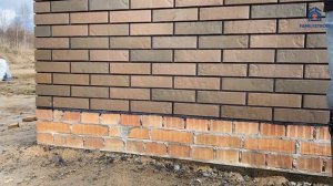 Дом из газобетона с облицовкой из кирпича. Дом из пеноблоков. Облицовка газобетона кирпичом Браер.