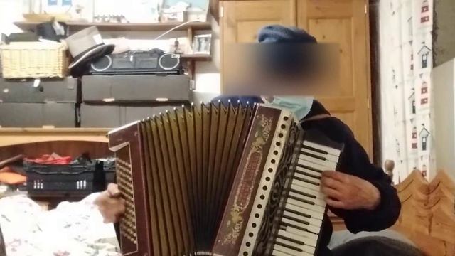 102 YEARS OLD VINTAGE PIANO ACCORDION смотреть онлайн