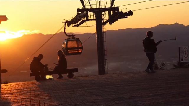 Осенняя прогулка на горнолыжном курорте "Горный воздух" смотреть онлайн