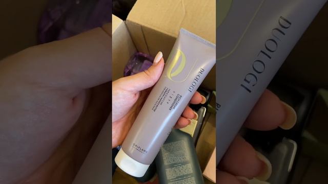 Распаковка заказа из 7 каталога Орифлэйм, конечно же с помощником) смотреть онлайн