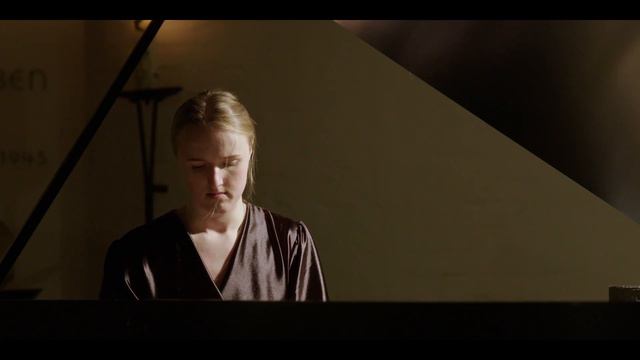 Beethoven Sonata no. 1, Movement no. 1 Allegro|из первой сонаты для фортепиано Бетховена смотреть онлайн