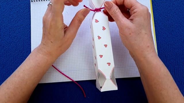 DIY Коробочка КОНФЕТА-С СЮРПРИЗОМ для подарка из бумаги! ПОДАРОК СВОИМИ РУКАМИ. РУКОДЕЛИЕ. смотреть онлайн