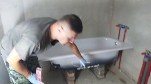 Как установить ванну самому?. Установка ванны, кладка с кирпичей.