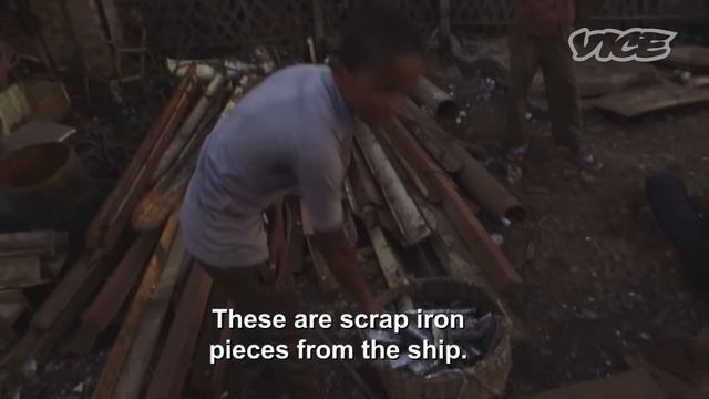 The Ship Breakers of Bangladesh: VICE INTL смотреть онлайн