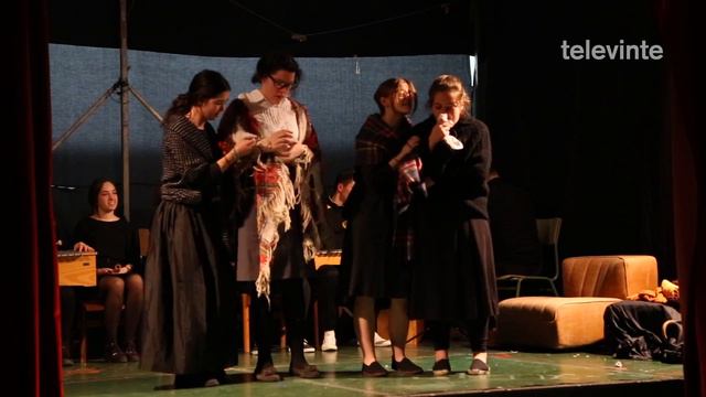 Os vellos non deben de namorarse, musicada no Lama das Quendas смотреть онлайн