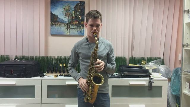 Илья Морозов пробует мундштук Ателье Гончарова, модель Studio смотреть онлайн