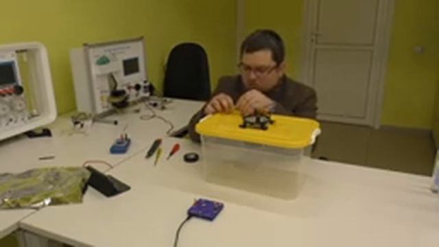 мастер-класс по изготовлению портативного холодильника на основе элемента Пельтье. смотреть онлайн