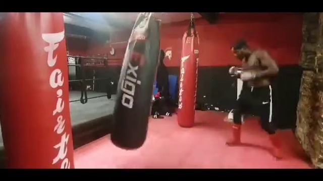 Oneface Mapacha - BOXING PUNCHING BAG TRAINING TIME AT LUDUS MAGNUS 24 HOURS GYM смотреть онлайн